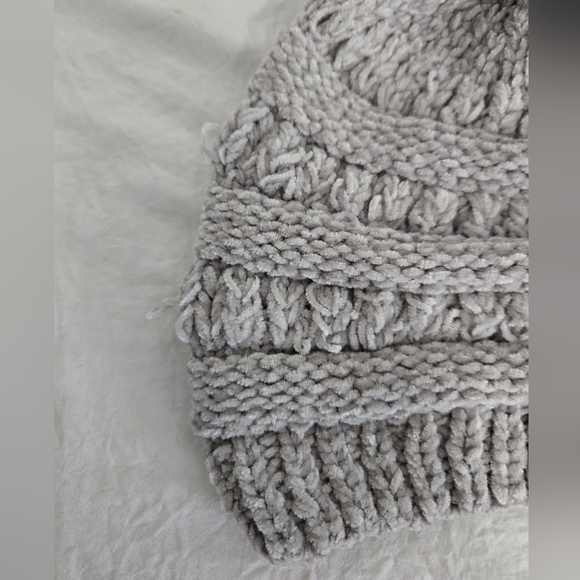 2-Piece D&Y David & Young Knitted Beanies Gray Black Soft Unisex - Picture 9 of 9